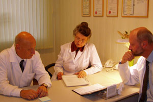 Консилиум во время рабочего перерыва. 2003 год. Консилиум во время рабочего перерыва. 2003 год.